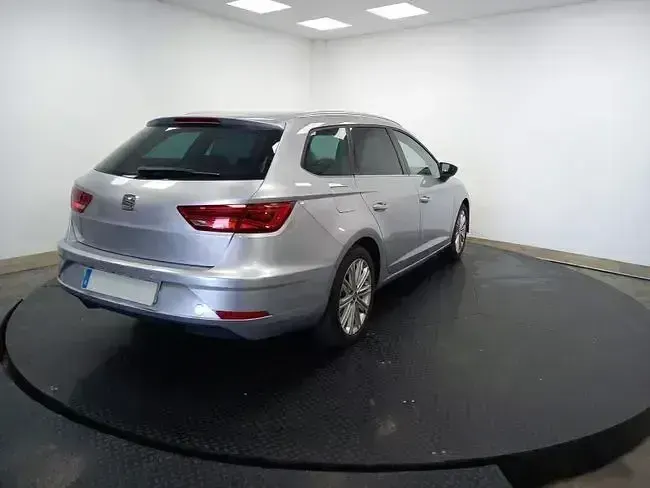 Usado Seat Leon XCELLENCE 130 CV (95 kW) 2020 Gris