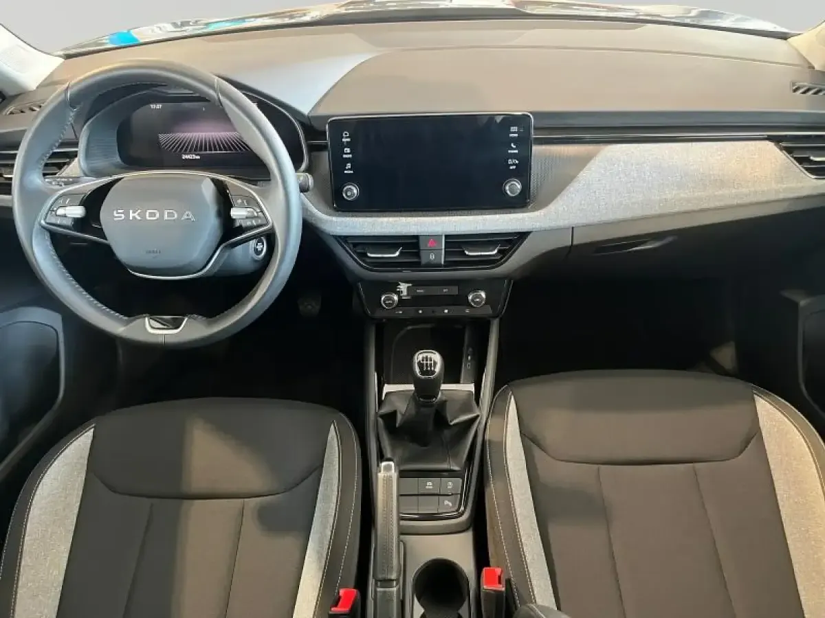 Usado Skoda Kamiq Selection 115 CV (84 kW) 2025 Negro SUV