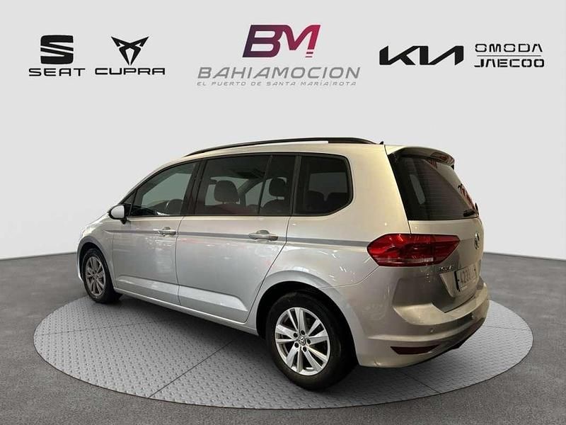 Usado VW Touran Business 116 CV (85 kW) 2020 Plateado Monovolumen
