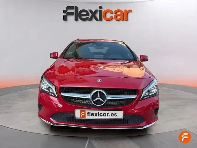 Usado Mercedes CLA180 122 CV (89 kW) 2017 Rojo Berlina