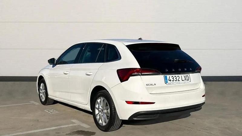 Usado Skoda Scala 95 HP (69 kW) 2022 Branco Citadino