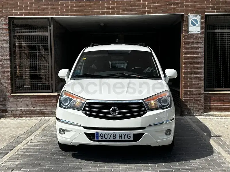 Usado SsangYong Rodius Limited 155 CV (114 kW) 2014 Blanco Monovolumen