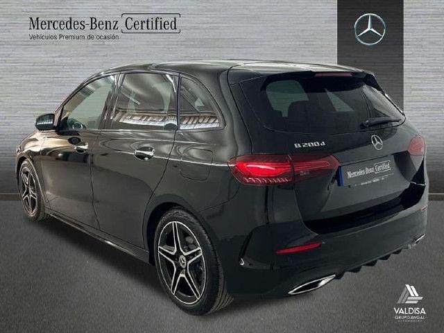 Usado Mercedes B200 AMG line 150 CV (110 kW) 2025 Negro noche Monovolumen