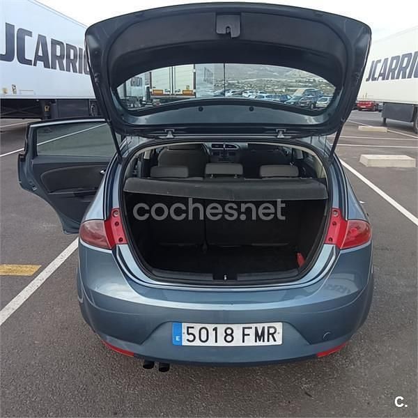Usado Seat Leon Reference 140 CV (102 kW) 2007 Gris / plata Berlina
