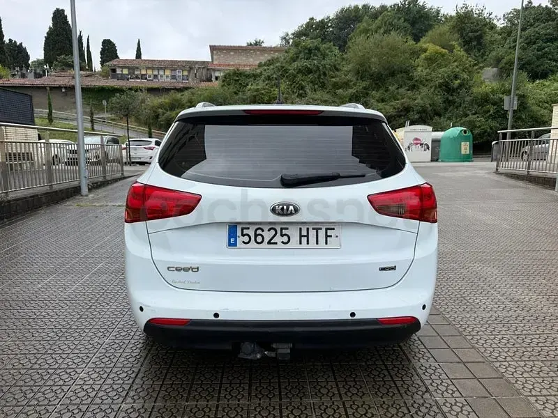 Usado Kia Ceed Sportswagon 128 CV (94 kW) 2013 Blanco Familiar