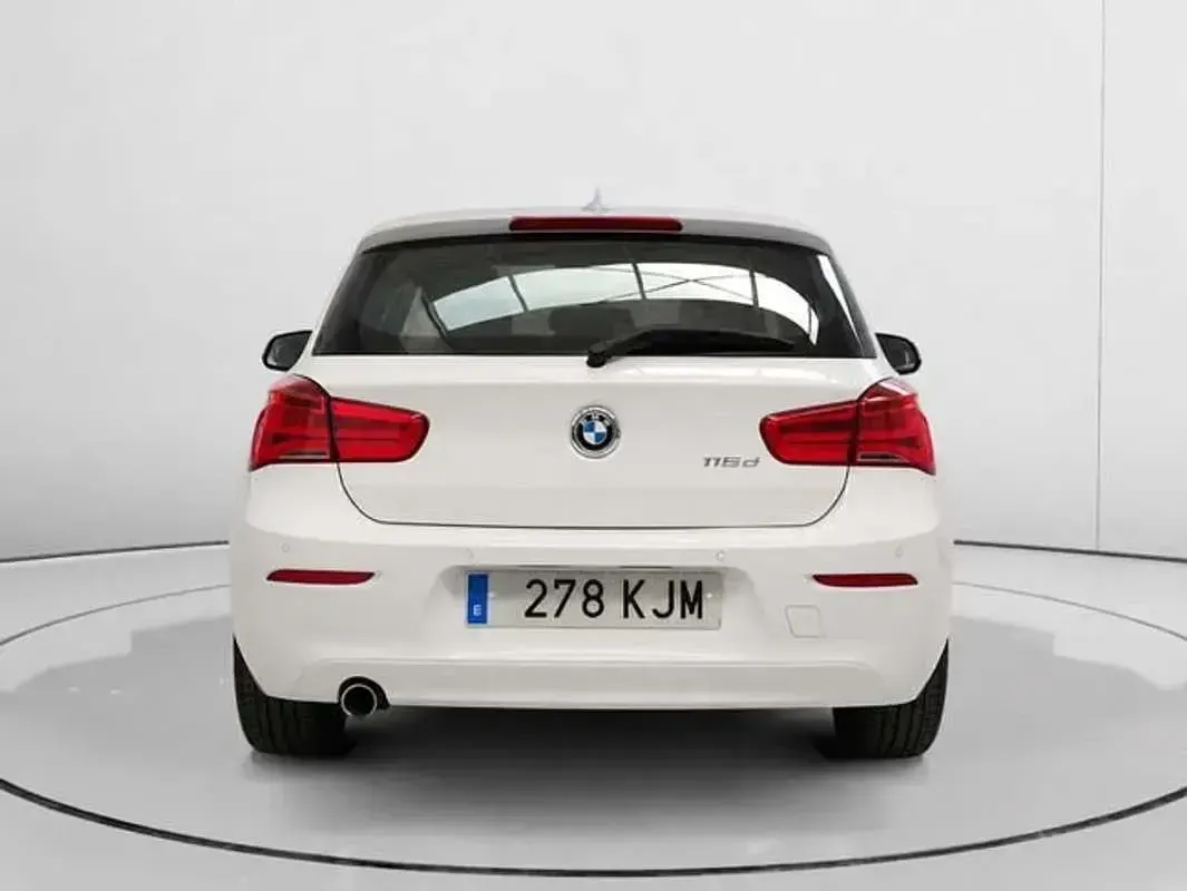 Begagnad BMW 116 116 HK (85 kW) 2018 Vit Halvkombi
