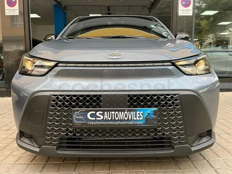 Nuevo Toyota Aygo X Play 116 CV (85 kW) 2026 Gris / plata SUV