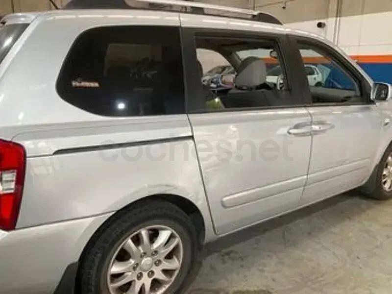 Usado Kia Carnival 185 CV (136 kW) 2007 Gris / plata Monovolumen
