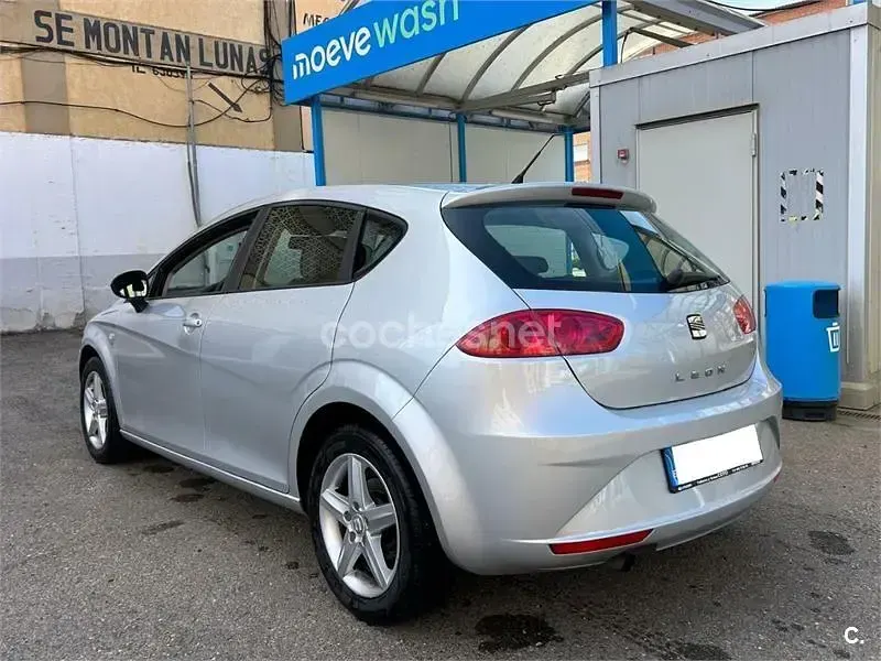 Usado Seat Leon Style 105 CV (77 kW) 2013 Blanco Berlina