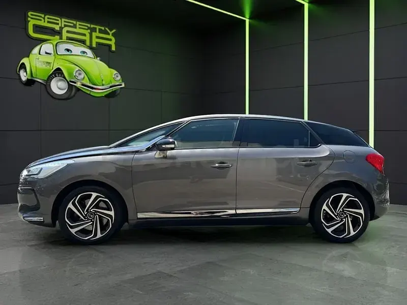 Usado DS Automobiles DS5 Design 150 CV (110 kW) 2016 Gris / plata Utilitario