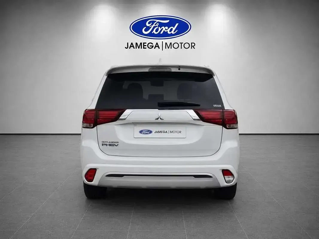Usado Mitsubishi Outlander P-HEV 224 CV (164 kW) 2020 Blanco SUV
