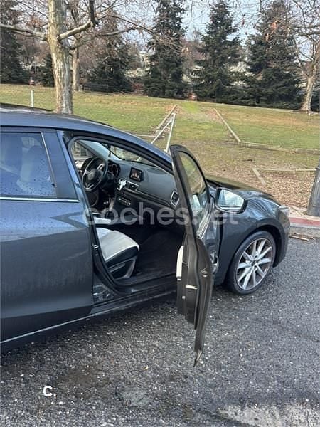 Usado Mazda 3 Luxury 150 CV (110 kW) 2017 Gris / plata Berlina