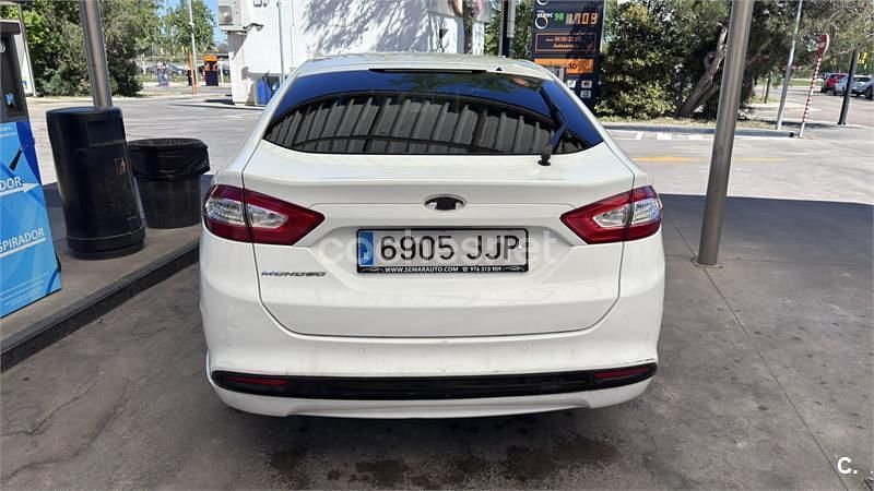 Usado Ford Mondeo Titanium 150 CV (110 kW) 2015 Blanco Berlina