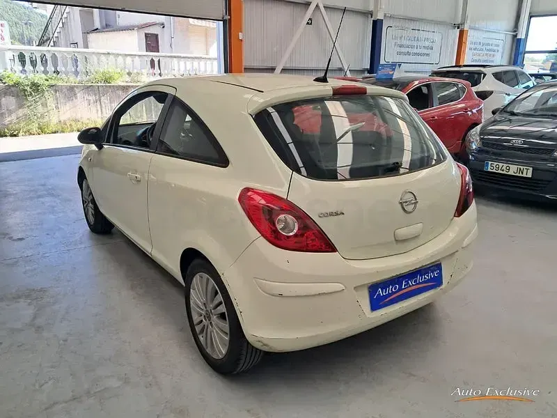 Usado Opel Corsa Selective 85 CV (62 kW) 2013 Blanco Utilitario