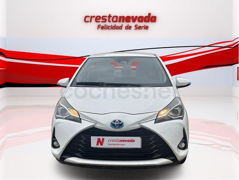 Usado Toyota Yaris Hybrid Active 100 CV (73 kW) 2019 Blanco Berlina