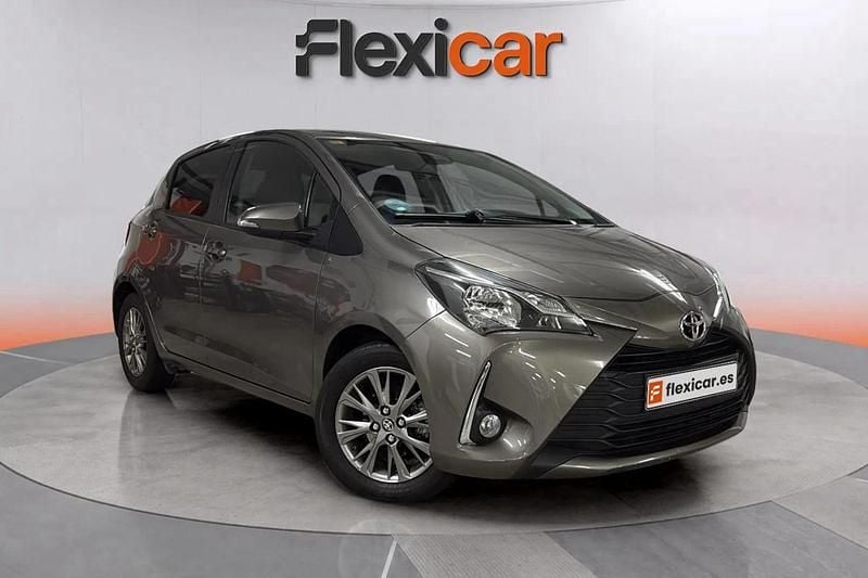 Gris Usado 2019 Toyota Yaris Active Berlina | 10.890 € (Buen precio) - Imagen 1/4