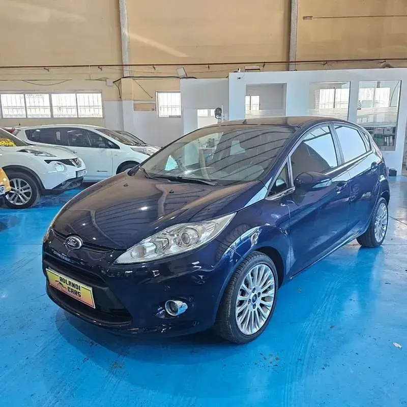 Usado Ford Fiesta Titanium 97 CV (71 kW) 2011 Azul Utilitario
