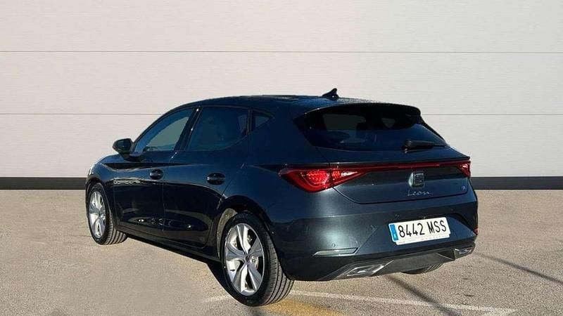 Usado Seat Leon FR 111 CV (81 kW) 2024 Gris Berlina