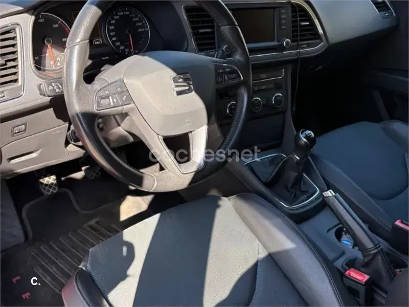 Usado Seat Leon I-Tech 105 CV (77 kW) 2015 Rojo Berlina