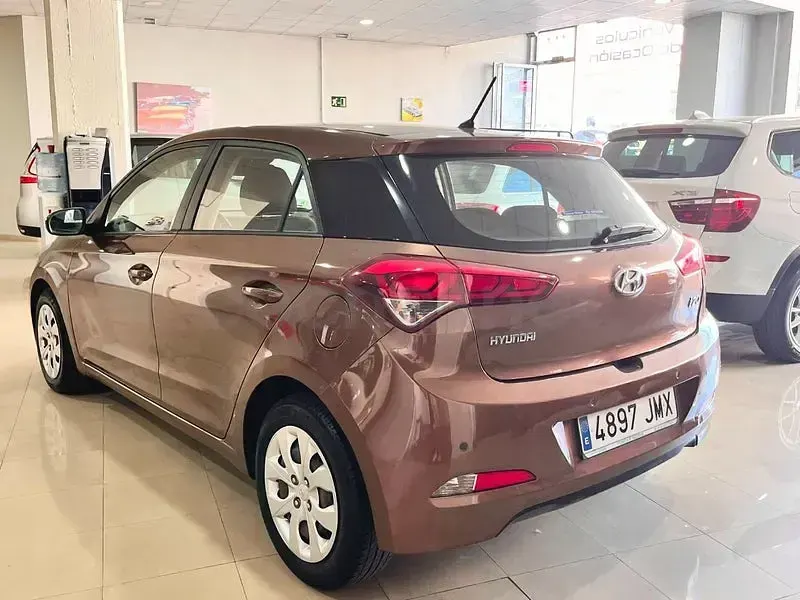 Usado Hyundai i20 Active 90 CV (66 kW) 2016 Marrón Berlina