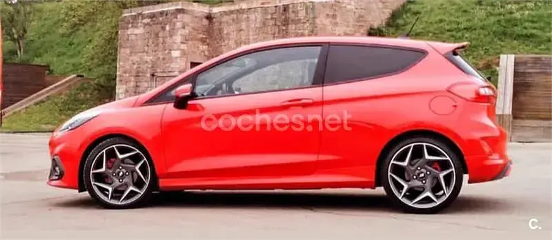 Usado Ford Fiesta ST 200 CV (147 kW) 2019 Rojo Utilitario