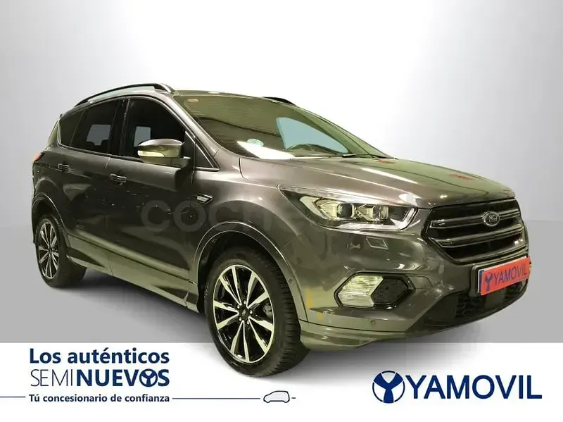 Usado Ford Kuga ST-Line 150 CV (110 kW) 2019 Gris / plata SUV