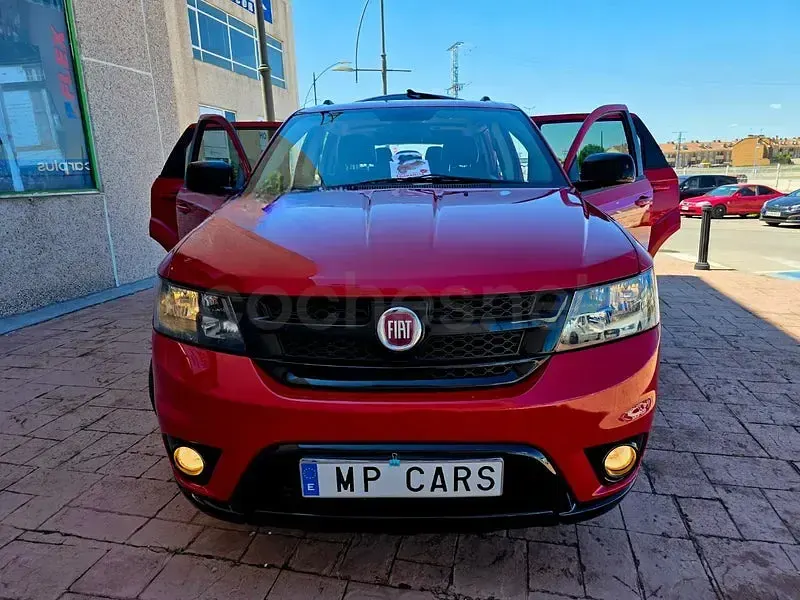 Usado Fiat Freemont Black Code 170 CV (125 kW) 2015 Rojo SUV