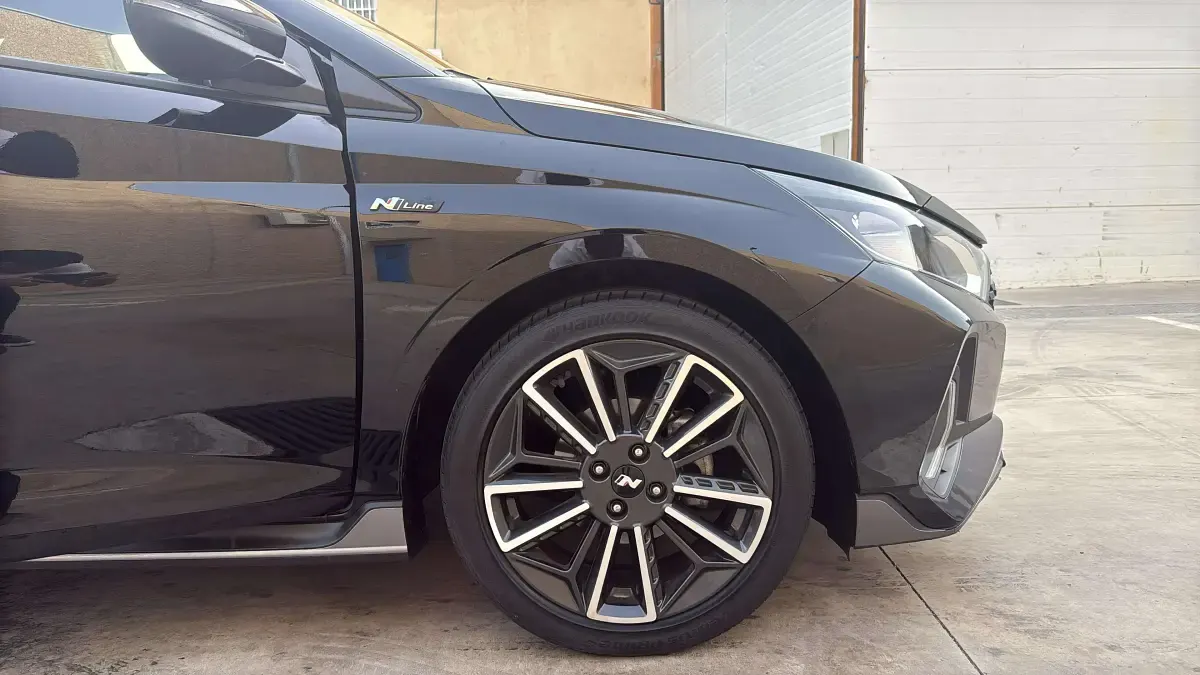 Usado Hyundai i20 N Line 84 CV (61 kW) 2023 Negro Utilitario