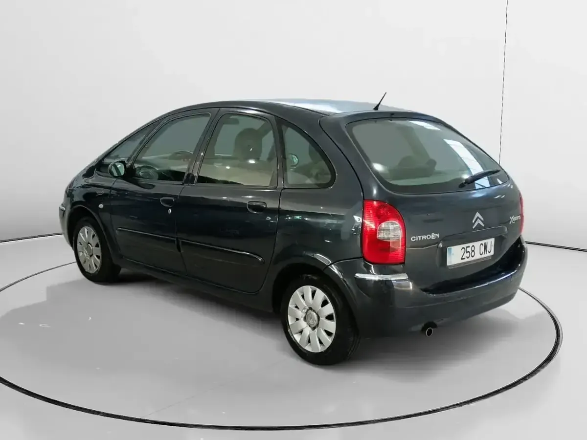 Usado Citroën Xsara 117 CV (86 kW) 2004 Verde Monovolumen