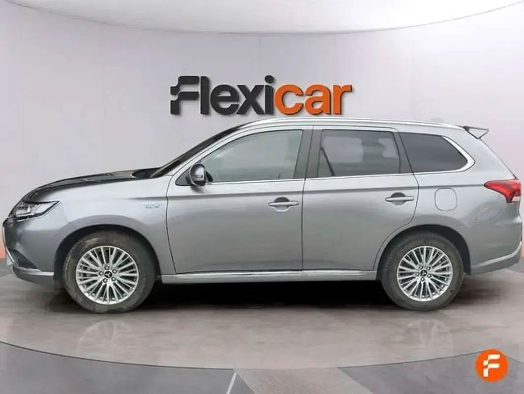 Usado Mitsubishi Outlander P-HEV Motion 224 CV (164 kW) 2018 Gris SUV