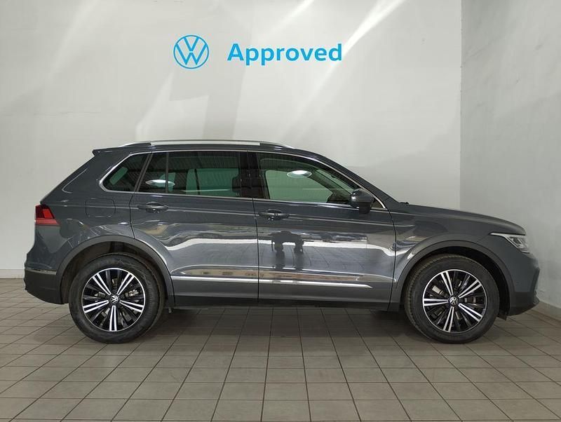 Usado VW Tiguan Life 245 CV (180 kW) 2023 Gris SUV