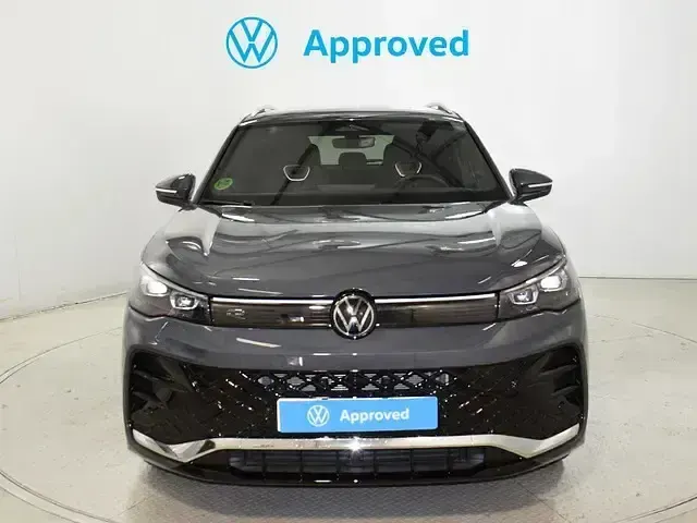 Usado VW Tiguan R-line 193 CV (141 kW) 2025 Gris SUV
