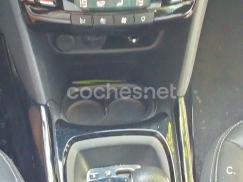 Verde Usado 2018 Peugeot 2008 Allure SUV | 9800 € (Buen precio) - Imagen 1/4