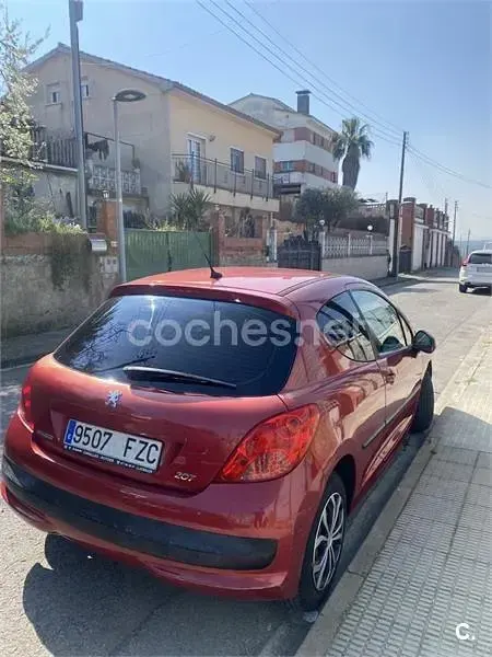 Usado Peugeot 207 Premium 90 CV (66 kW) 2008 Granate Berlina