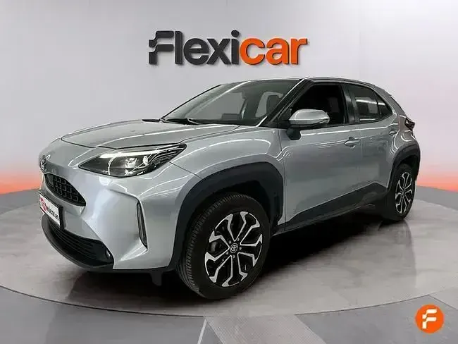 Usado Toyota Yaris Active 116 CV (85 kW) 2022 Gris Utilitario