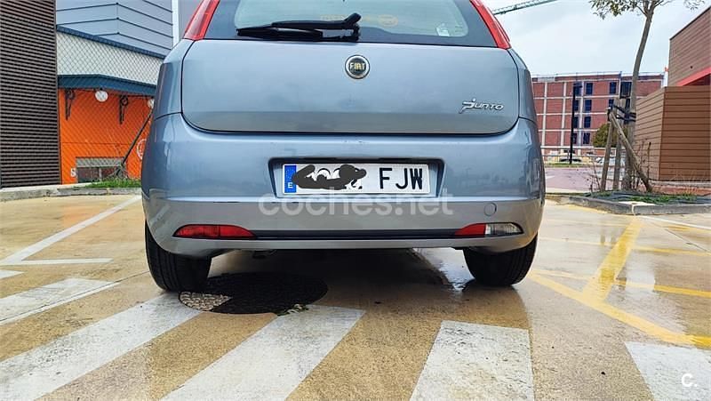 Usado Fiat Punto Dynamic 70 CV (51 kW) 2007 Gris / plata Berlina