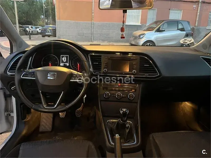 Usado Seat Leon Reference 105 CV (77 kW) 2014 Blanco Berlina