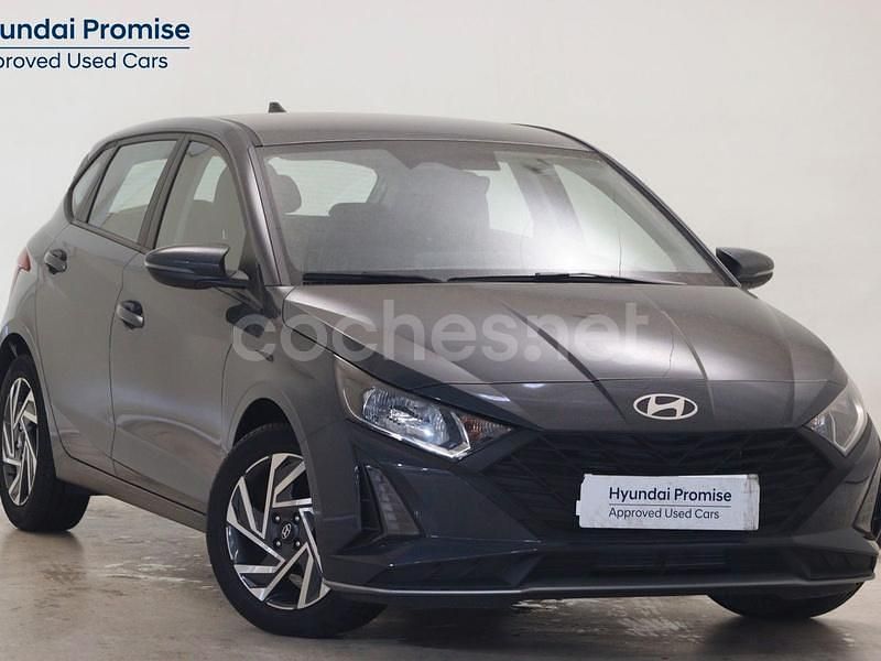 Usado Hyundai i20 84 CV (61 kW) 2024 Gris / plata Berlina