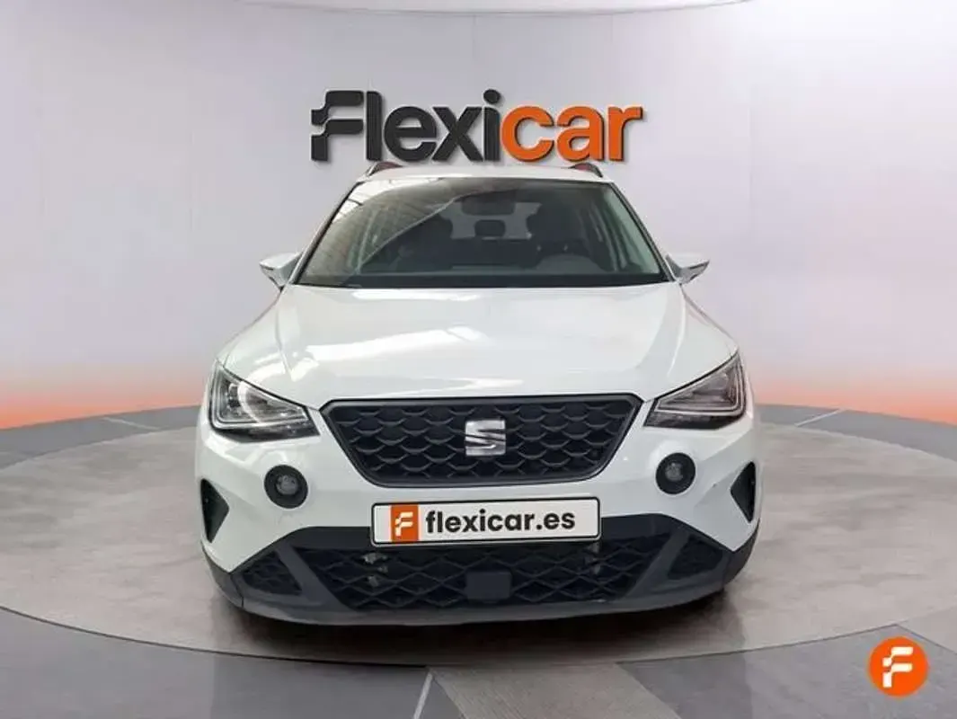 Usado Seat Arona Style 110 CV (80 kW) 2024 Blanco SUV