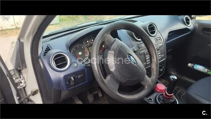 Usado Ford Fiesta Ambiente 68 CV (50 kW) 2008 Gris / plata Utilitario