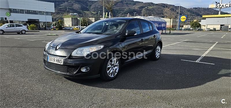 Usado Renault Mégane Dynamique 115 CV (84 kW) 2013 Negro Berlina