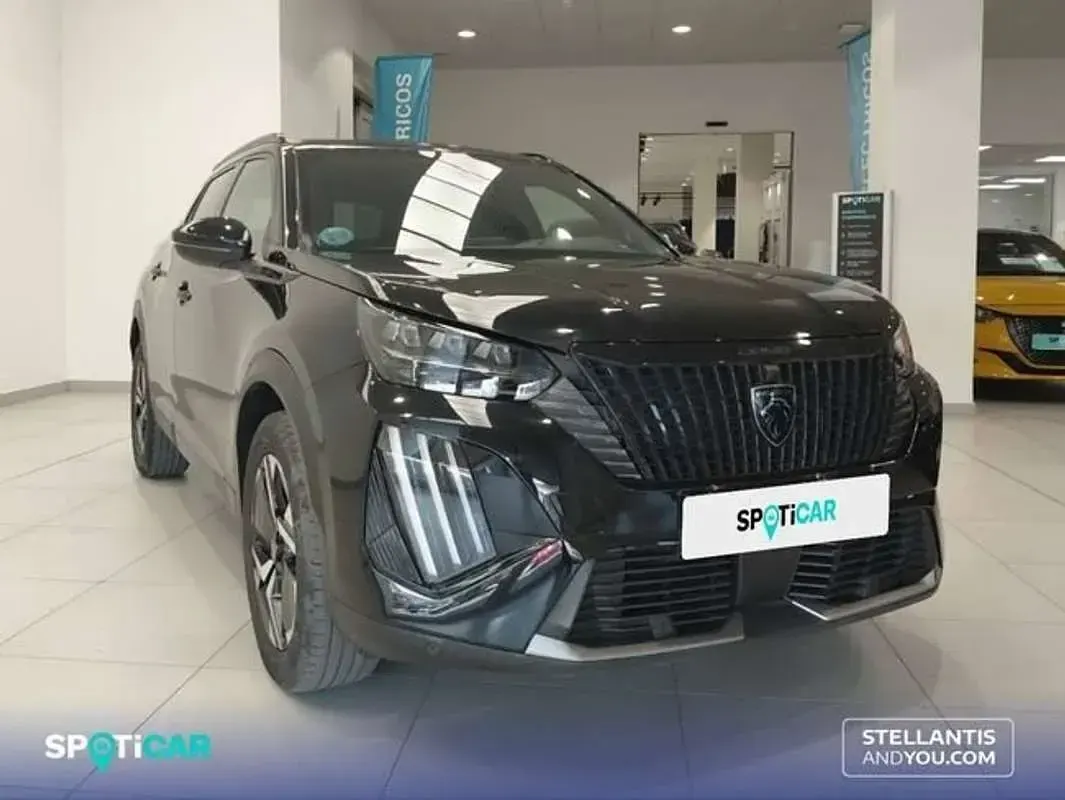 Usado Peugeot 2008 GT 131 CV (96 kW) 2023 Negro SUV