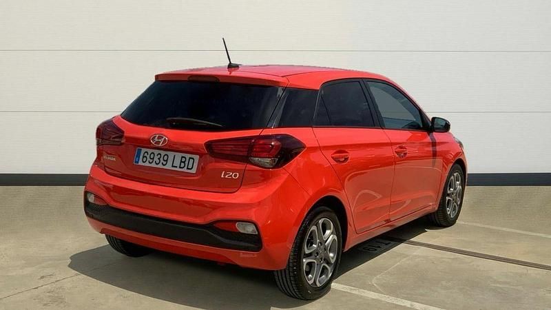 Usado Hyundai i20 100 CV (73 kW) 2019 Rojo Utilitario