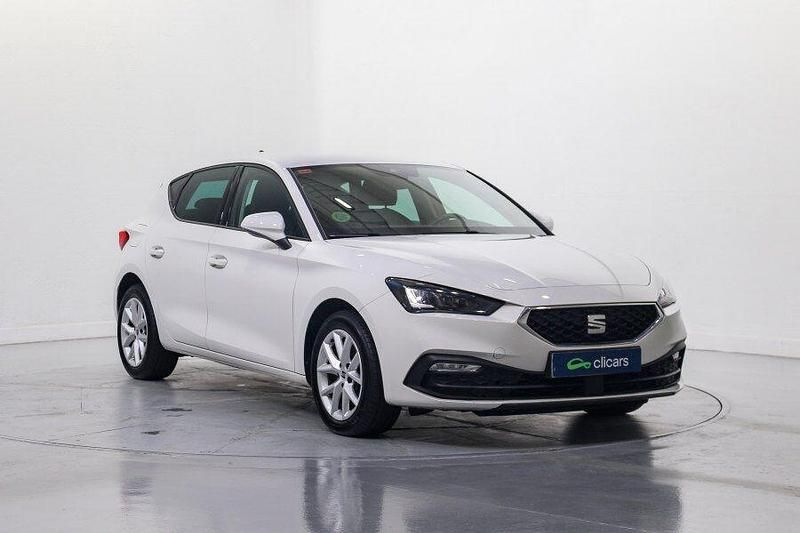Usado Seat Leon Style 115 CV (84 kW) 2021 Blanco Berlina