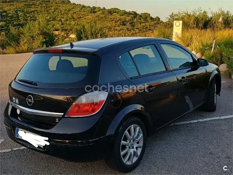 Usado Opel Astra Enjoy 105 CV (77 kW) 2005 Negro Berlina