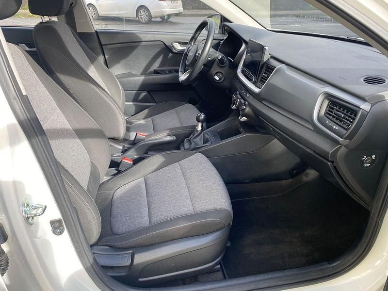 Usado Kia Stonic 84 CV (61 kW) 2022 Blanco SUV