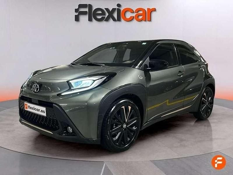 Usado Toyota Aygo City 68 CV (50 kW) 2023 Gris Utilitario