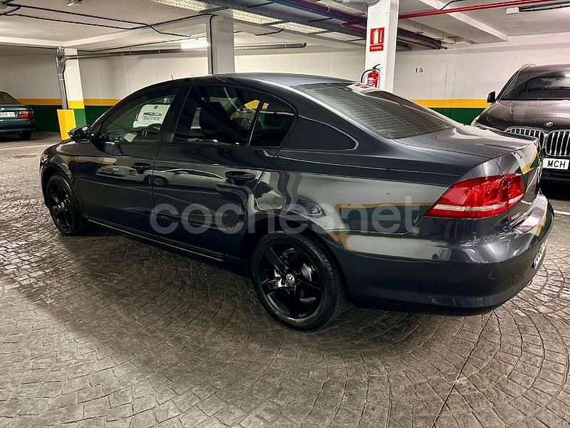 Usado VW Passat Advance 105 CV (77 kW) 2012 Negro Berlina