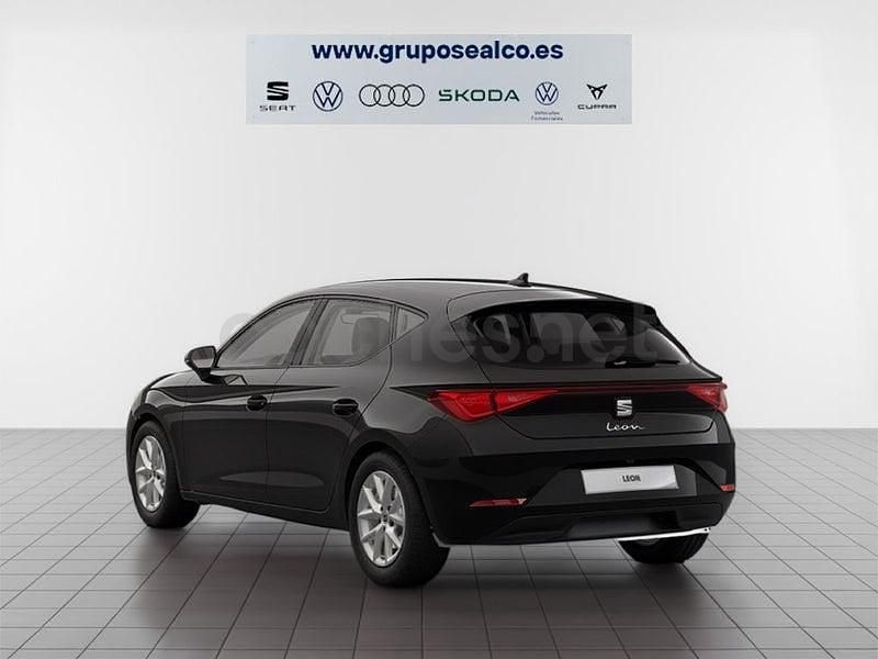 Usado Seat Leon Style 116 CV (85 kW) 2025 Negro Berlina