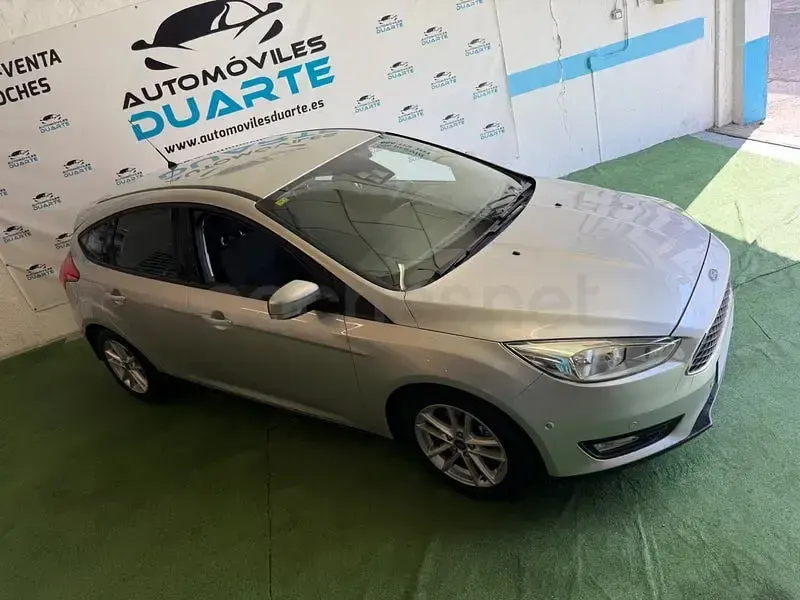 Usado Ford Focus Titanium 120 CV (88 kW) 2015 Gris / plata Berlina
